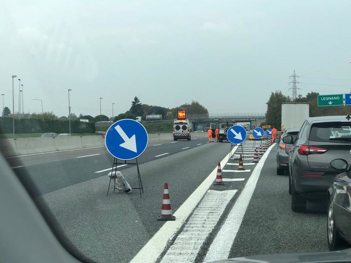 Proseguono i lavori e le chiusure notturne sull'autostrada A8