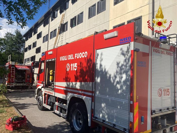 Incendio nel carcere di Busto: in fiamme un alloggio utilizzato dagli agenti della penitenziaria