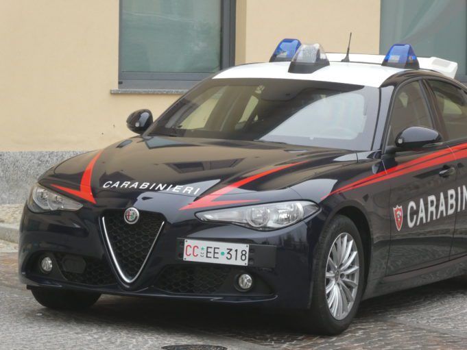 Minaccia di buttarsi dal cavalcavia, 16enne salvata dai carabinieri