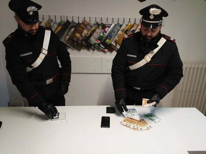 Induno, fermato in via Jamoretti con dieci dosi di cocaina in auto: giovane arrestato