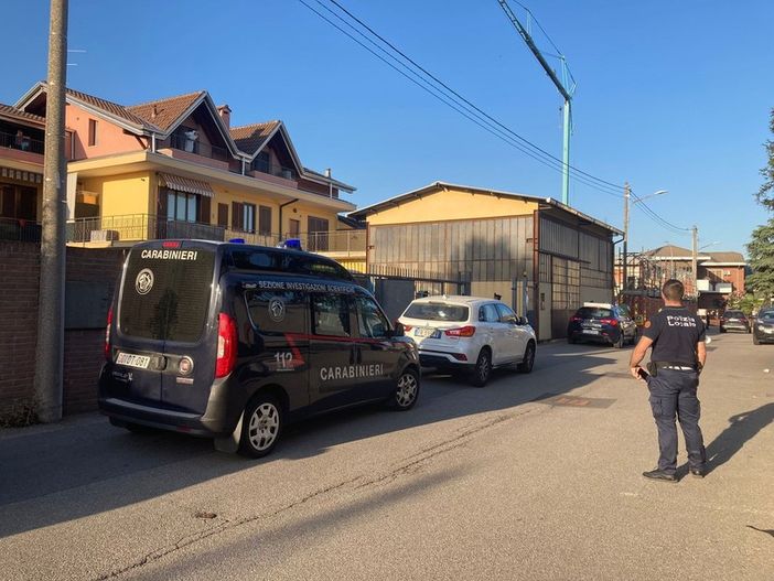 Vanzaghello, è omicidio-suicidio. La testimone: «Ho visto quella donna gettarsi dal balcone»