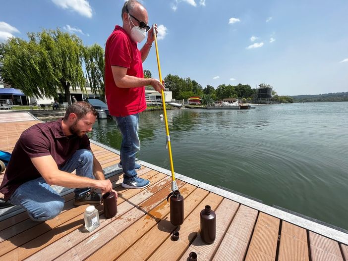VIDEO. Lago balneabile, ultimi prelievi prima dei tuffi: «Fare il bagno è sicuro e certificato» VIDEO. Lago balneabile, ultimi prelievi prima dei tuffi: «Fare il bagno è sicuro e certificato»