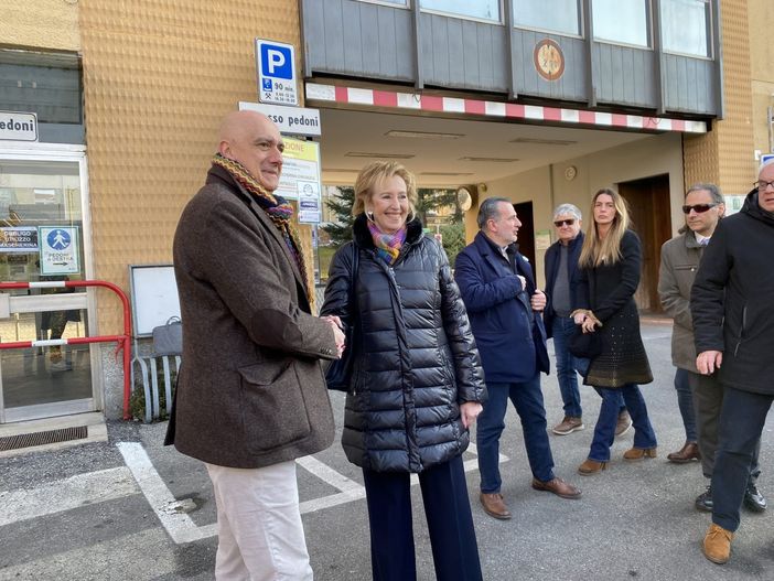 Regionali, Letizia Moratti a Luino: l’impegno per l’ospedale e l’incontro con gli sfollati di via Creva Regionali, Letizia Moratti a Luino: l’impegno per l’ospedale e l’incontro con gli sfollati di via Creva