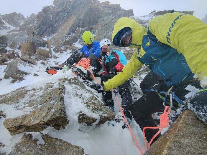 Alpinisti bloccati a oltre quattromila metri sul Monte Rosa: salvati dal Soccorso Alpino Alpinisti bloccati a oltre quattromila metri sul Monte Rosa: salvati dal Soccorso Alpino