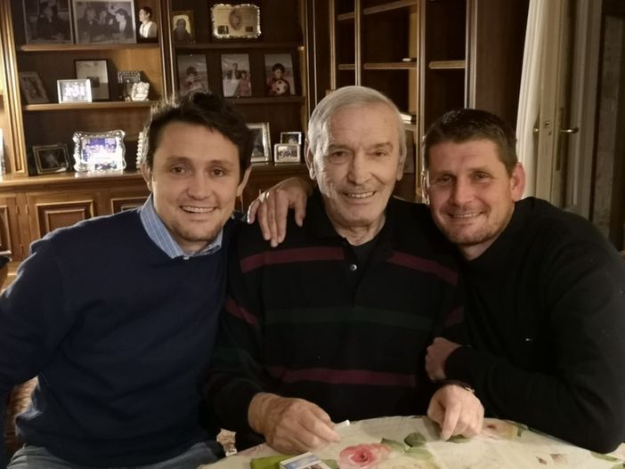 Gigi Riva con i suoi due figli Gigi Riva con i suoi due figli