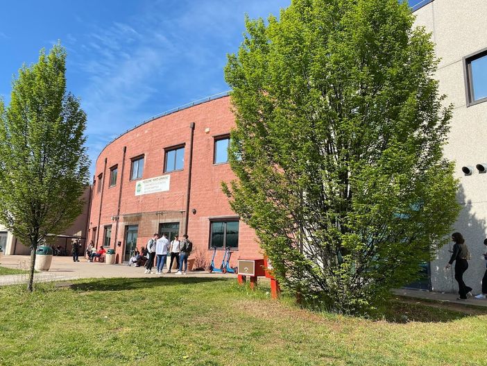 La sede Insubria di via Monte Generoso. Sotto, Alberto Onetti