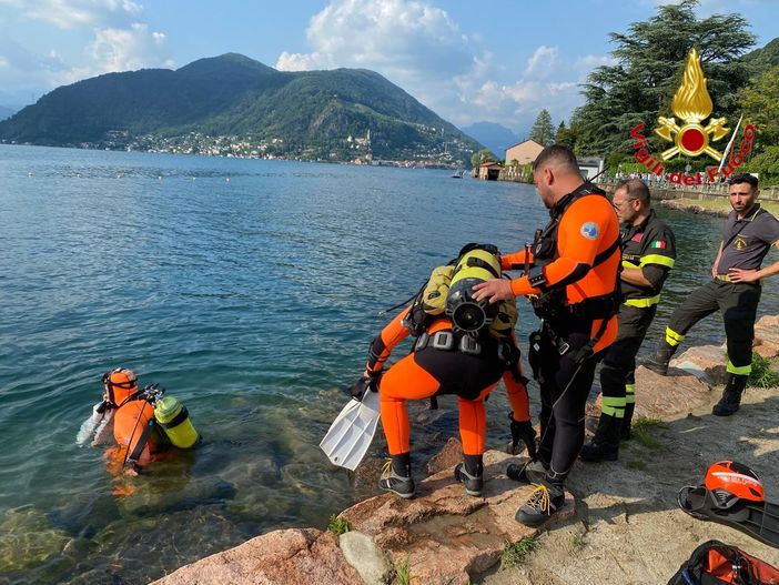 VIDEO E FOTO. Fa un bagno nel lago ma non riemerge: ragazzo di 22 anni ripescato a 18 metri di profondità a Porto Ceresio. E' in gravi condizioni