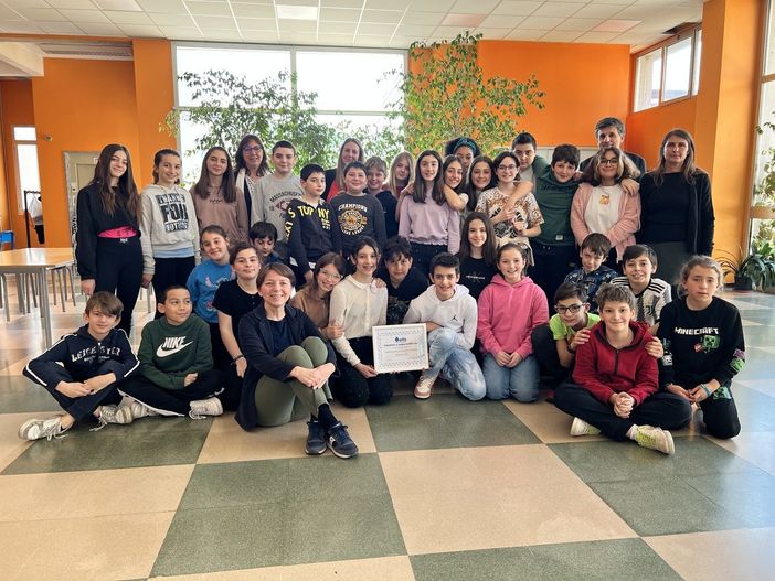 La Giornata mondiale dell’acqua raccontata dai bambini: primo premio a due classi della scuola media di Laveno Mombello La Giornata mondiale dell’acqua raccontata dai bambini: primo premio a due classi della scuola media di Laveno Mombello