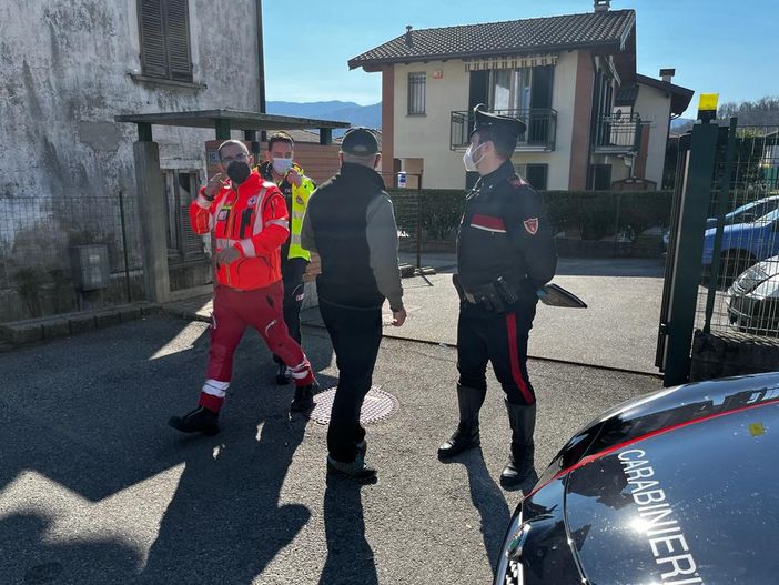 Follia a Mesenzana, uccide nel sonno a coltellate i figli piccoli e si toglie la vita. Lo zio delle vittime: «Niente faceva pensare a qualcosa del genere» Follia a Mesenzana, uccide nel sonno a coltellate i figli piccoli e si toglie la vita. Lo zio delle vittime: «Niente faceva pensare a qualcosa del genere»