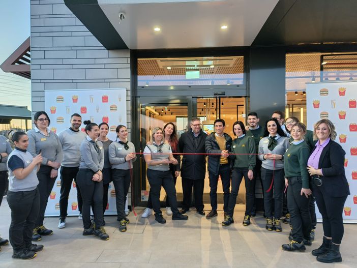 Solaro, inaugurato il nuovo McDonald's: dà lavoro a 32 persone
