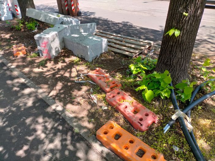 Dopo i lavori, i rifiuti. «La Boschessa non è il regno del degrado»