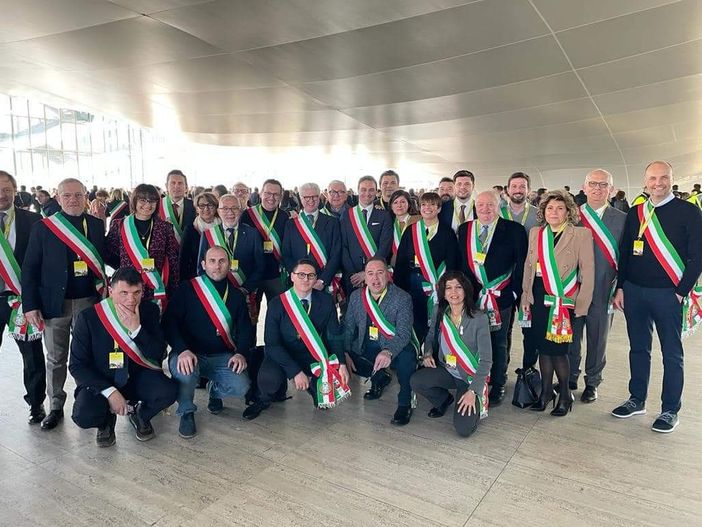 VIDEO E FOTO. La trasferta romana di una sessantina di sindaci del Varesotto per l'evento di Poste Italiane: «Attenzione per i piccoli Comuni» VIDEO E FOTO. La trasferta romana di una sessantina di sindaci del Varesotto per l'evento di Poste Italiane: «Attenzione per i piccoli Comuni»