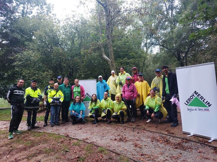 Il Leroy Merlin di Solbiate Arno chiama a raccolta i cittadini e ripulisce dai rifiuti il parco La Fornace di Albizzate Il Leroy Merlin di Solbiate Arno chiama a raccolta i cittadini e ripulisce dai rifiuti il parco La Fornace di Albizzate