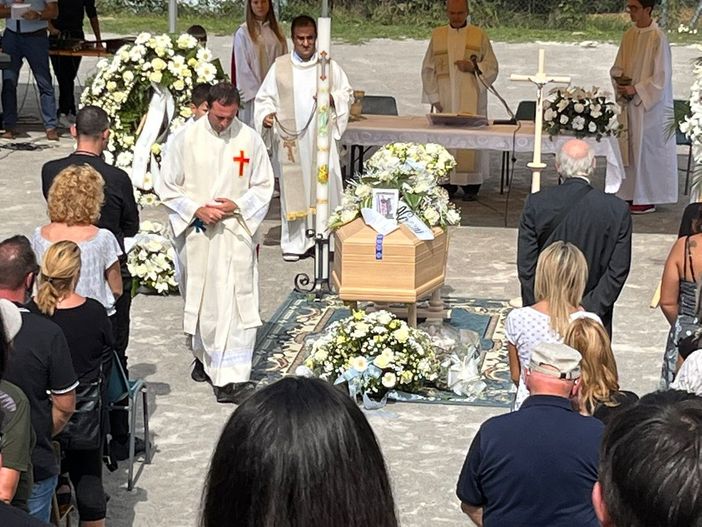 L'addio a Christian: «La tua vita era un disegno bellissimo, ora tocca a noi concluderlo» L'addio a Christian: «La tua vita era un disegno bellissimo, ora tocca a noi concluderlo»