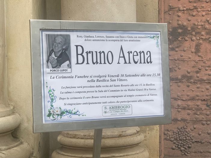 L'ultimo abbraccio di Varese a Bruno Arena. L'amico Max: «E' lassù con i grandi, ma lo sento con me». L'omelia: «Ora sorridi per noi» L'ultimo abbraccio di Varese a Bruno Arena. L'amico Max: «E' lassù con i grandi, ma lo sento con me». L'omelia: «Ora sorridi per noi»