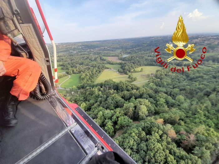 Carabiniere scomparso in Brianza, anche l'elicottero dei vigili del fuoco di Malpensa partecipa alla ricerche Carabiniere scomparso in Brianza, anche l'elicottero dei vigili del fuoco di Malpensa partecipa alla ricerche