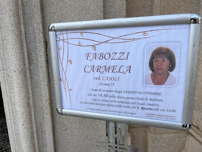 Rose bianche e rosse per l'addio a Carmela Fabozzi: «Tutto questo dolore non abbia il sopravvento sulla speranza» Rose bianche e rosse per l'addio a Carmela Fabozzi: «Tutto questo dolore non abbia il sopravvento sulla speranza»