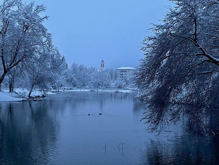 Il laghetto di Brinzio stamattina nella foto di Giuseppe Marangon