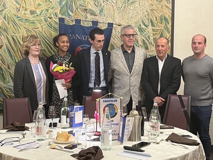 VIDEO E FOTO. Carlo Speroni, un omaggio alla storia e al futuro. Marta Amanì riceve il premio: «Grazie, l'atletica ci insegna umiltà, sacrificio e resistenza»