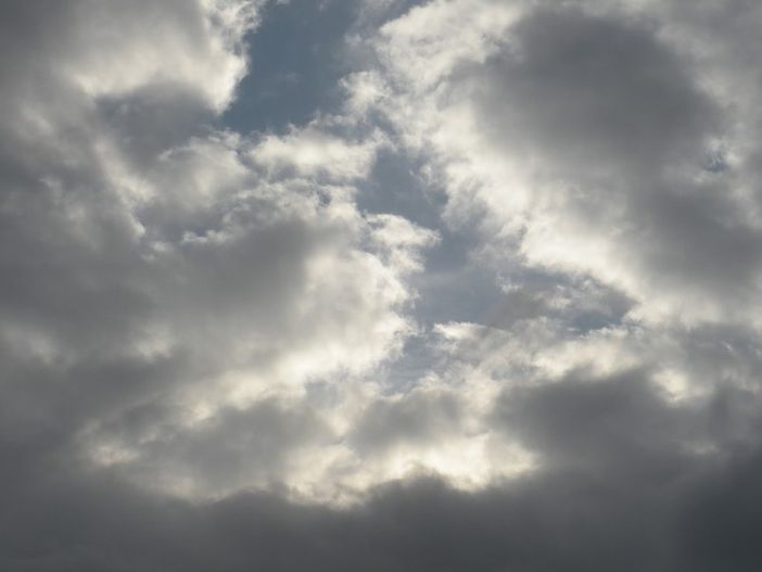 Il temporale notturno lascia spazio alle schiarite. Giovedì nuovo peggioramento Il temporale notturno lascia spazio alle schiarite. Giovedì nuovo peggioramento