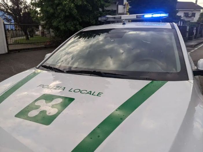 Aggredito ripetutamente dal proprio cane: per uscire di casa chiede aiuto alla polizia locale Aggredito ripetutamente dal proprio cane: per uscire di casa chiede aiuto alla polizia locale