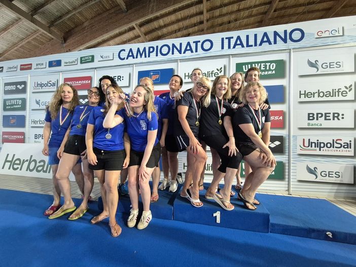 FOTO. Le sincro master della Rari Nantes Legnano sono terze in Italia