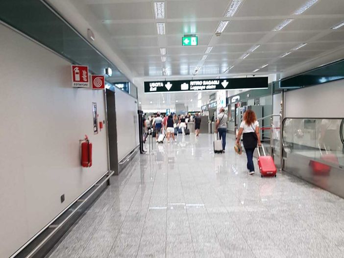 Covid, tamponi obbligatori per chi arriva dalla Cina Covid, tamponi obbligatori per chi arriva dalla Cina