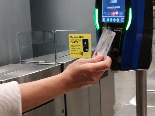 Come pagare con il telefono: la tecnologia contactless Come pagare con il telefono: la tecnologia contactless