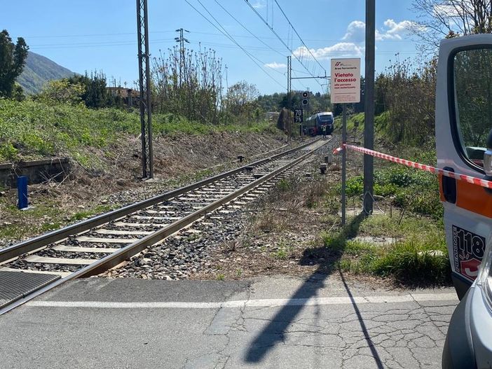 VIDEO. Omegna, muore investito dal treno nella zona del passaggio a livello