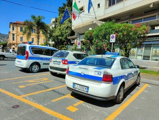 Diano Marina, 85enne del Varesotto ritrovato e salvato dalla polizia locale