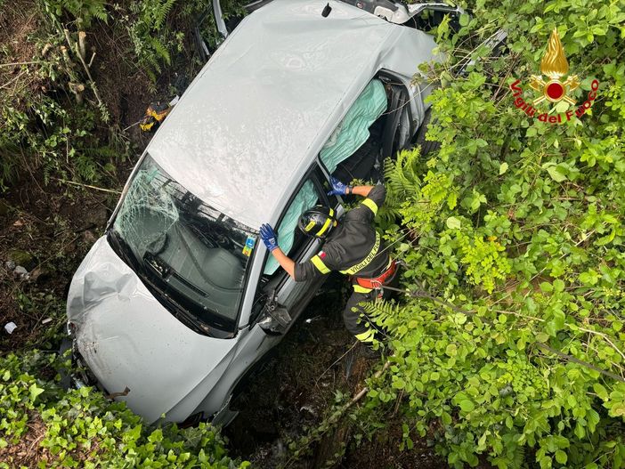 L'auto incidentata dove ha trovato la morte Francesco Ferrazzo L'auto incidentata dove ha trovato la morte Francesco Ferrazzo