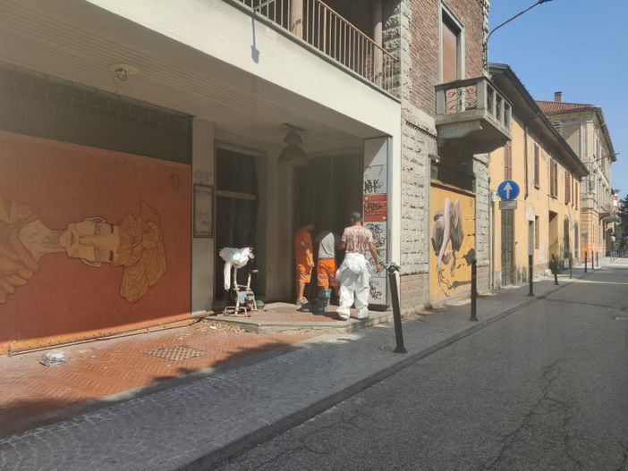 Sgomberato lo stabile di via Robbioni, all’interno i resti dei bivacchi ad opera di tossicodipendenti Sgomberato lo stabile di via Robbioni, all’interno i resti dei bivacchi ad opera di tossicodipendenti