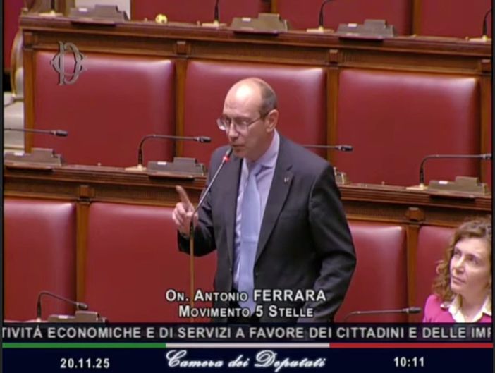Ddl Semplificazione, Ferrara (M5S): «Una legge che non aiuta i cittadini ma libera il potere dai controlli»