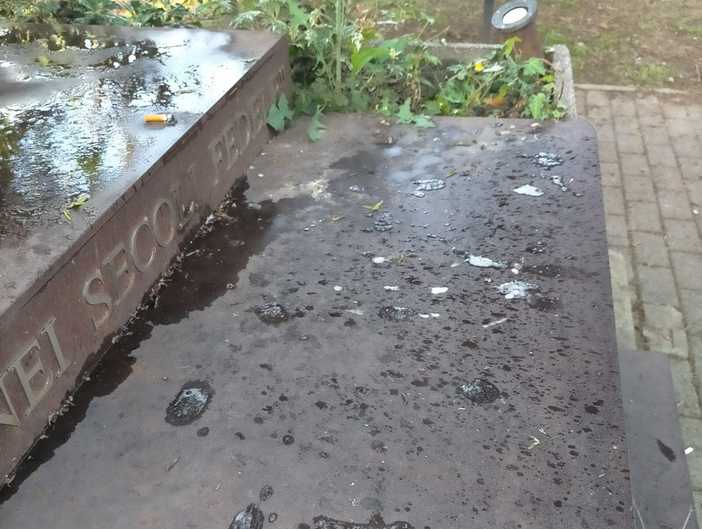 Hanno tra i 15 e i 17 anni gli autori dell'oltraggio al monumento