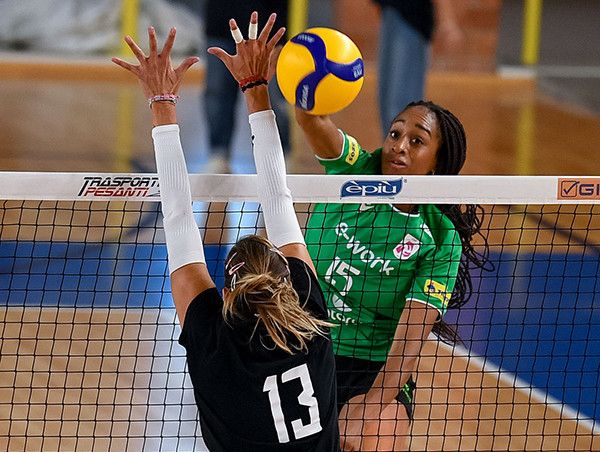 Torneo di Viadana, la Uyba cede a Cuneo. Oggi la finale per il terzo posto Torneo di Viadana, la Uyba cede a Cuneo. Oggi la finale per il terzo posto