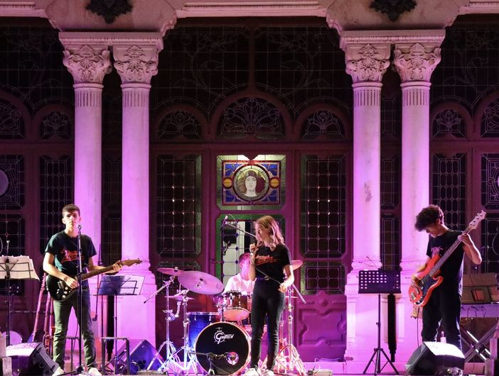 VIDEO. Concertare: quei giovanissimi che suonano insieme e lottano fianco a fianco