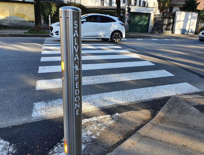 A Busto arrivano le colonnine luminose “salva pedone”. Per attraversare sulle strisce in sicurezza A Busto arrivano le colonnine luminose “salva pedone”. Per attraversare sulle strisce in sicurezza