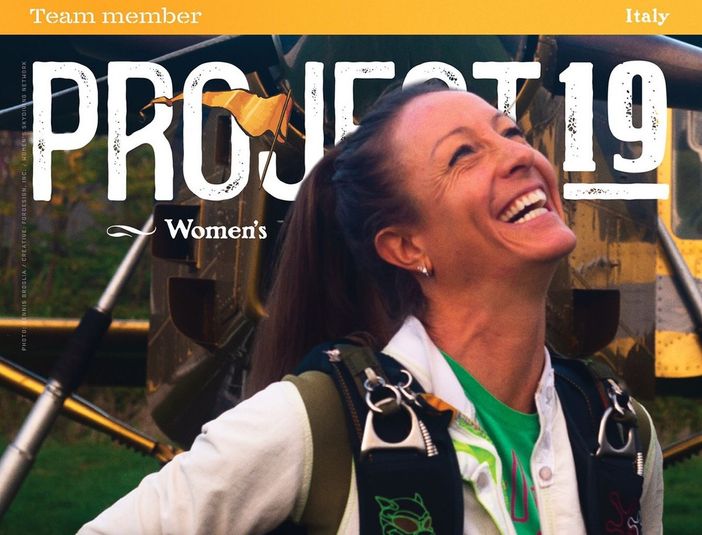 Michela Saporiti - Photo Dennis Broglia - Creative: Fordesign.inc / Women's skydiving network. Dettaglio, immagine completa in fondo all'articolo