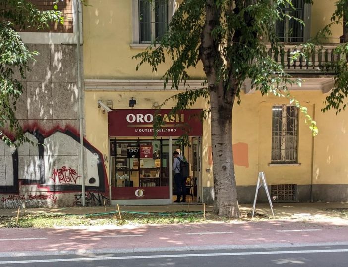 Assalto al compro oro con mazza: arrestato diciannovenne Assalto al compro oro con mazza: arrestato diciannovenne
