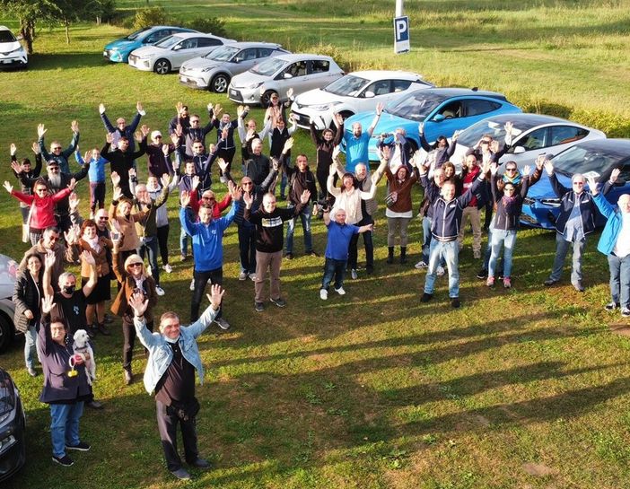I partecipanti a una manifestazione di Ecoverso dalla pagina Facebook del gruppo I partecipanti a una manifestazione di Ecoverso dalla pagina Facebook del gruppo
