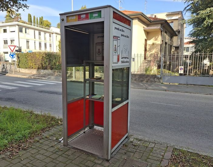 Una delle bibliocabine di Cassano Magnago Una delle bibliocabine di Cassano Magnago