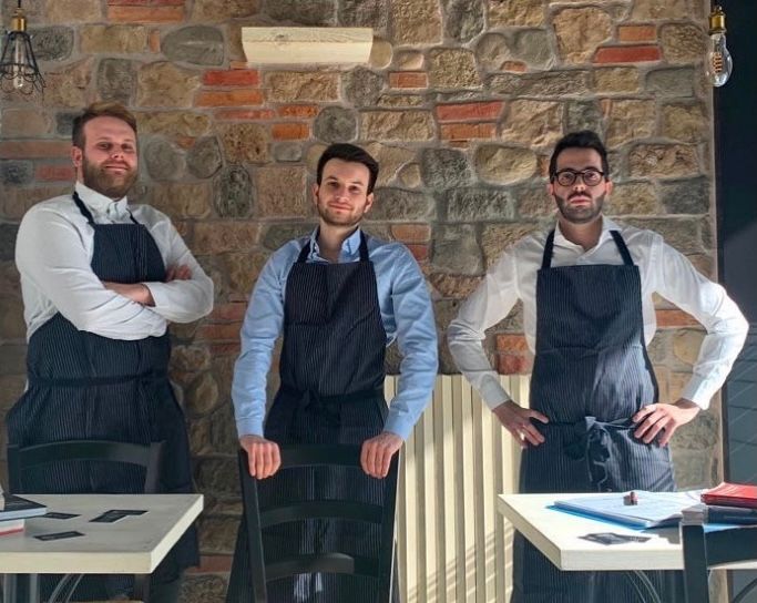 Tre amici e tre soci del Buar Bistrot: da sinistra Jacopo Castelletta, Daniele Pezzoni e Manuel Deretti Tre amici e tre soci del Buar Bistrot: da sinistra Jacopo Castelletta, Daniele Pezzoni e Manuel Deretti