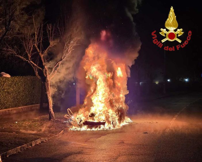 L'intervento dei vigili del fuoco a Busto