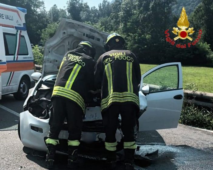FOTO. Scontro sulla 394 a Rancio Valcuvia: due ragazzi feriti, grave un 72enne FOTO. Scontro sulla 394 a Rancio Valcuvia: due ragazzi feriti, grave un 72enne