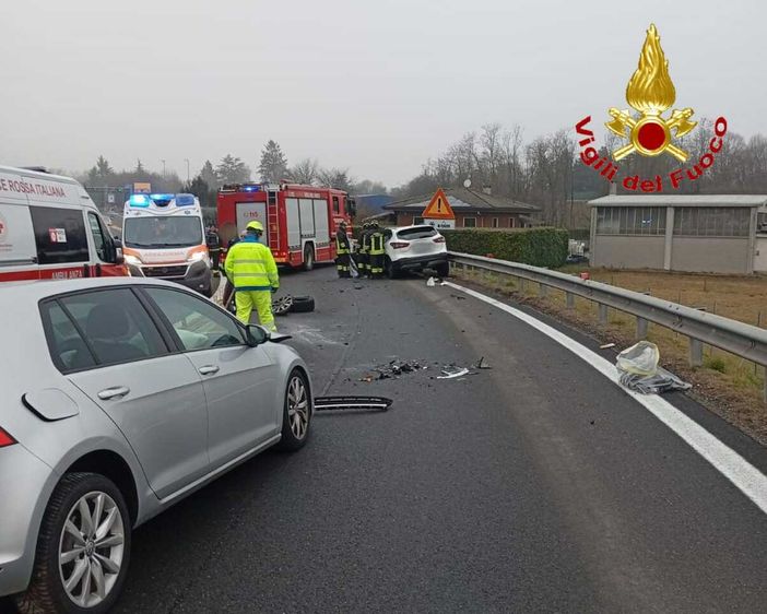 Scontro tra auto a Besnate, donna di 29 anni investita a Buguggiate Scontro tra auto a Besnate, donna di 29 anni investita a Buguggiate