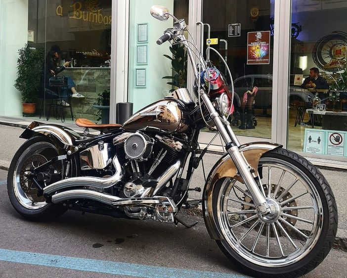 Rombano i motori della solidarietà: l'aperitivo dei bikers festeggia dieci anni Rombano i motori della solidarietà: l'aperitivo dei bikers festeggia dieci anni