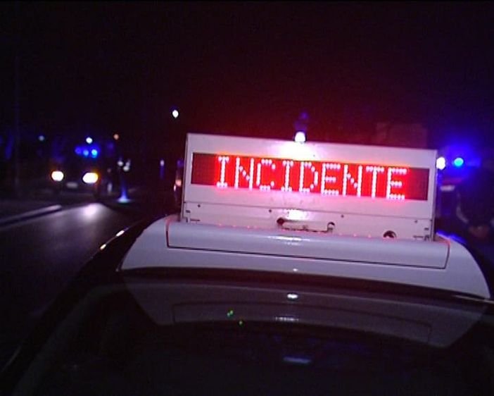 Incidente nella notte in Autolaghi: in ospedale un giovane di 24 anni Incidente nella notte in Autolaghi: in ospedale un giovane di 24 anni