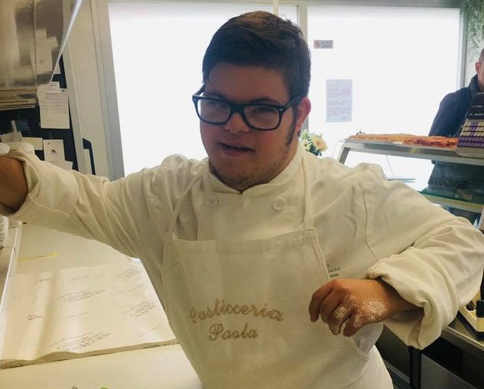 Daniele De Grandis lavora alla Pasticceria Paola: il suo cuore grande è un ingrediente segreto (foto dalla pagina della pasticceria)
