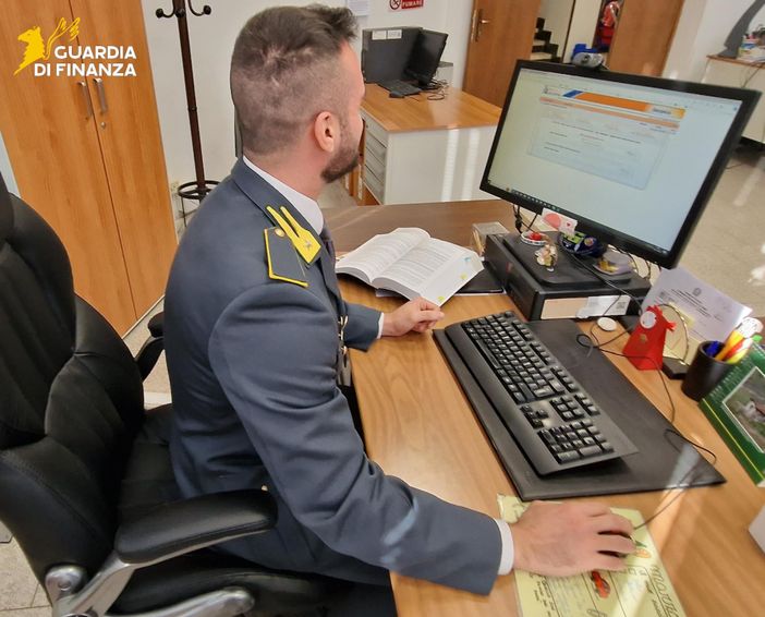 Truffe online, la Finanza di Como denuncia un giovane canturino