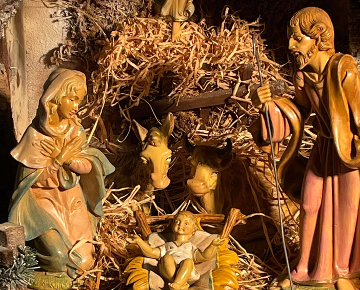 Busto, il presepe nella chiesa dell'ospedale. Con una dedica speciale